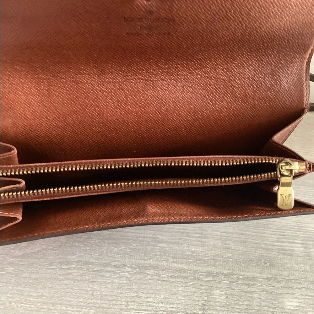 LV Sarah Monogram Wallet - Picture 8 of 8